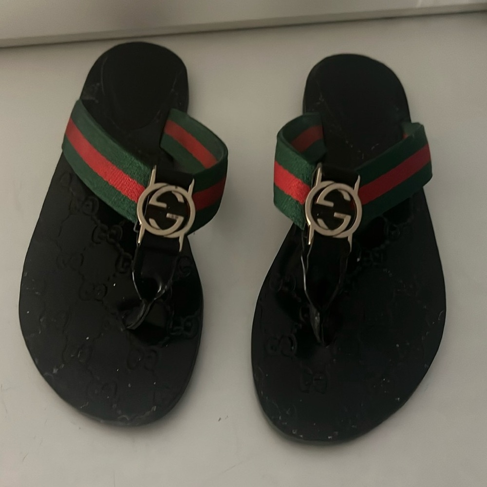 Es size 8 marca Gucci original perfecto estado